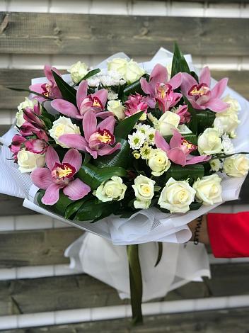 Букет цветов из: Розы и Хризантемы в Архангельском Башкортостан